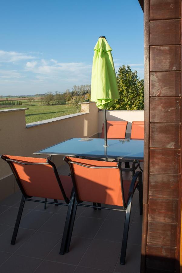 Eliza 1 Birdland Golf Apartman Buk Exterior photo